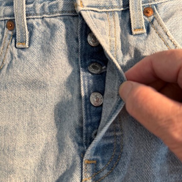 Levi's 501 Jeans with Washed Finish and Light Distressing Womens 27x30 - Picture 3 of 11